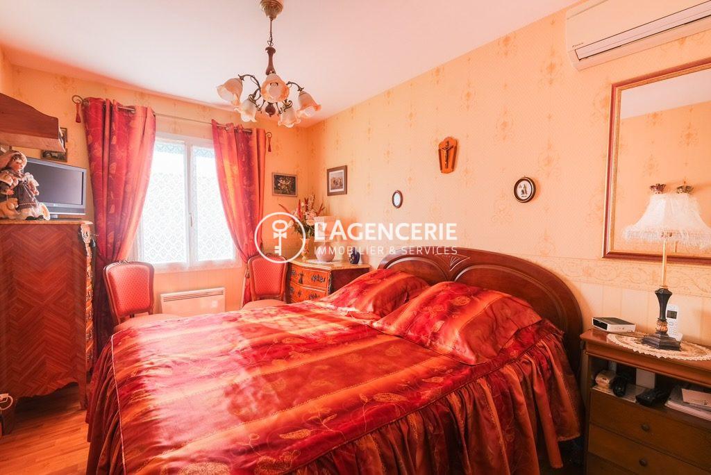 Maison mitoyenne en plein coeur du quartier prisé de La Hume à Gujan-Mestras.