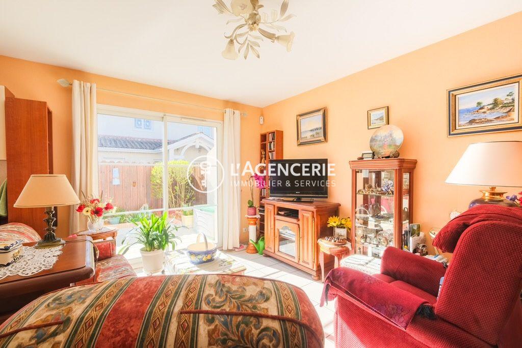 Maison mitoyenne en plein coeur du quartier prisé de La Hume à Gujan-Mestras.