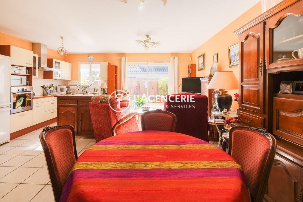 Maison mitoyenne en plein coeur du quartier prisé de La Hume à Gujan-Mestras.